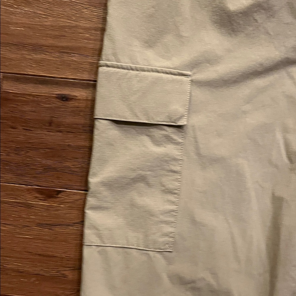 Banana Republic Men's Motion Tech Relaxed Tapered Pant in Khaki Size M - Picture 5 of 7